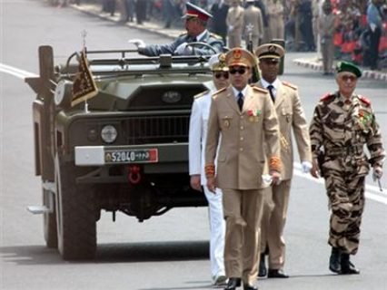 الملك يكشف حرصه على تحصين أفراد وحدات الجيش من كل التأثيرات الضالة والمتنافية مع الثوابت الدينية الملك يكشف حرصه على تحصين أفراد وحدات الجيش من كل التأثيرات الضالة والمتنافية مع الثوابت الدينية