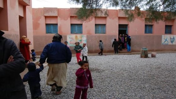 زاكورة : تلاميذ بدون حجرات دراسية بالحسيان اولاد يحيى لكراير