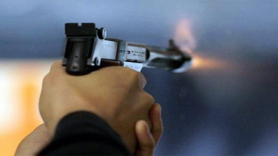 شرطي يقتل زوجته بسلاحه