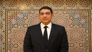 وزارة الثقافة تأمر موظفيها بارتداء بذلة كاملة أو الجلباب المغربي