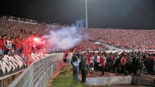 إلى متى ترفع الحكومة حالة الطوارئ الصحية التي تتناقض مع الحضور الجماهيري الغفير في الملاعب؟