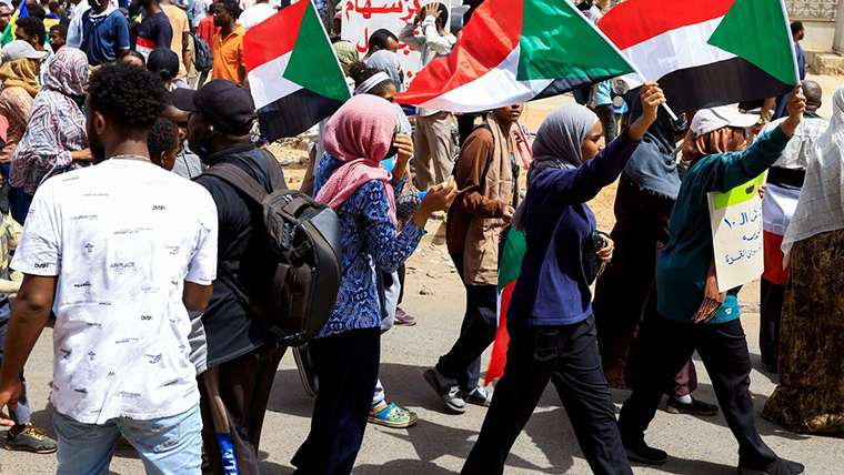 المظاهرات المناوئة للحكم العسكري بالسودان مستمرة لليوم الرابع وسط إدانة أممية لقمع المحتجين