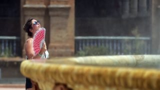 ارتفاع درجات الحرارة .. خبير مناخ يفسر