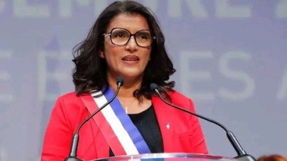 مغربية ترأس كبرى بلديات باريس