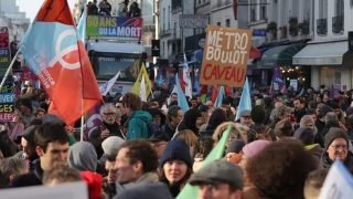 فرنسا تعلن التعبئة العامة استعدادا لاحتجاجات يوم الثلاثاء