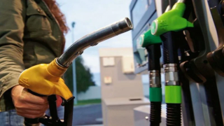 تلاعبات في المحروقات تجُر بنعلي وفتاح العلوي إلى البرلمان