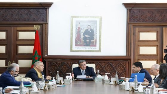 الحكومة تُصادقُ على مرسوم تفويض السلطة والإمضاء