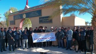 الرشيدية .. وقفة احتجاجية للأطر الإدارية المتدربة بالمركز الجهوي لمهن التربية والتكوين لجهة درعة تافيلالت