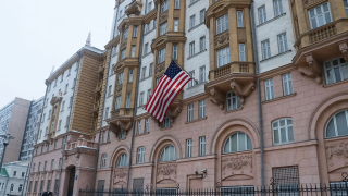 أمريكا تنصح مواطنيها بمغادرة روسيا فورا