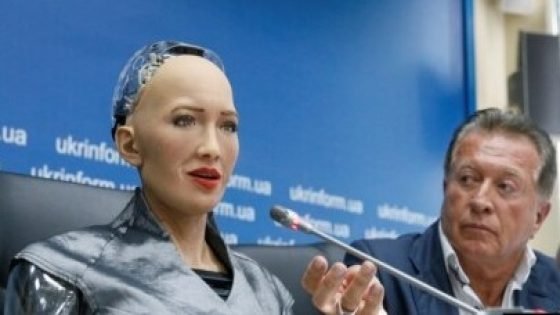 8 روبوتات “اجتماعية” في قمة الأمم المتحدة للذكاء الاصطناعي