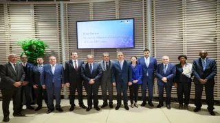 وزير الخارجية الإسرائيلي يستقبل ديبلوماسيين مغاربة وعرب