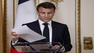 زلزال يضرب حكومة ماكرون