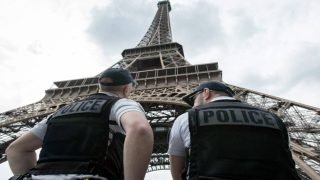 إخلاء برج إيفل في وسط باريس إثر إنذار أمني