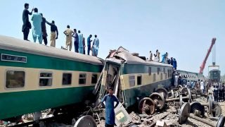 ارتفاع ضحايا حادث القطار في باكستان إلى 30 قتيلًا