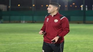 يوسف السفري يقدم استقالته من تدريب نادي قطر