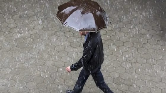 توقع اجواء حارة نسبيا مع تساقط أمطار رعدية بهذه المناطق