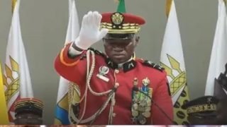 الجنرال أوليغي يؤدي اليمن رئيسا انتقاليا للغابون