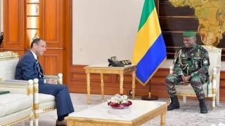 قائد المرحلة الانتقالية بالغابون يستقبل السفير المغربي