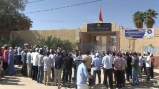 بالصور.. أساتذة الثانوي التأهيلي يحتجون أمام مديرية الرشيدية