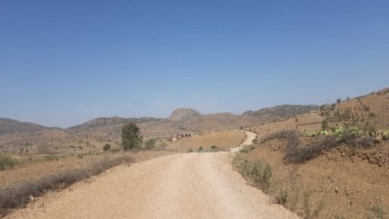 ساكنة ايت اعزيزة الصخيرات بإقليم خنيفرة تعاني في صمت في غياب أذان صاغية لمعاناتهم اليومية