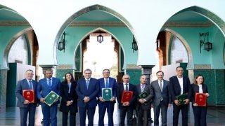 عاجل.. الحكومة تجمد العمل بالنظام الأساسي بعد اتفاق مع النقابات