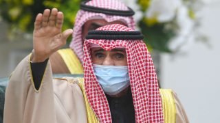 أمير الكويت يدخل المستشفى إثر وعكة صحية طارئة