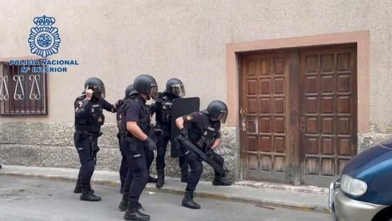 إسبانيا توقف شبكة إجرامية تستغل مهاجرين مغاربة