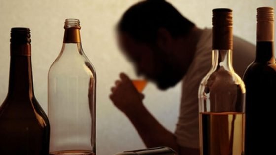 خطير.. وفاة 10 أشخاص إثر تناولهم مشروبات كحولية فاسدة