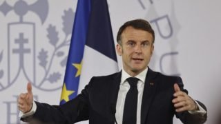 فرنسا .. نشر قانون الهجرة الجديد في الجريدة الرسمية