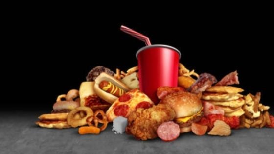 تناول  الأطعمة الفائقة المعالجة يزيد من خطر الإصابة بثلاثة أنواع مختلفة من السرطان