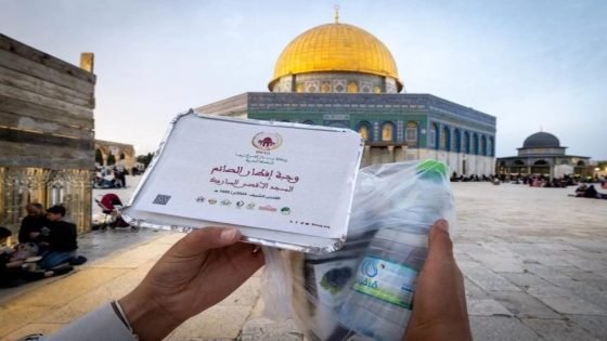 وكالة بيت مال القدس تنهي عملية السلة الغذائية وتواصل توزيع الحصص الغذائية على المستفيدين في القدس