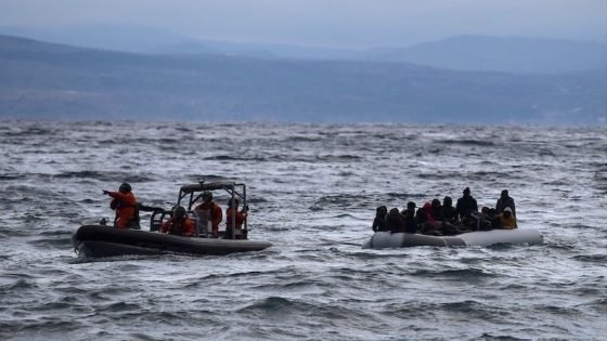 البحرية الملكية تعترض قاربا يقل 52 مرشحا للهجرة