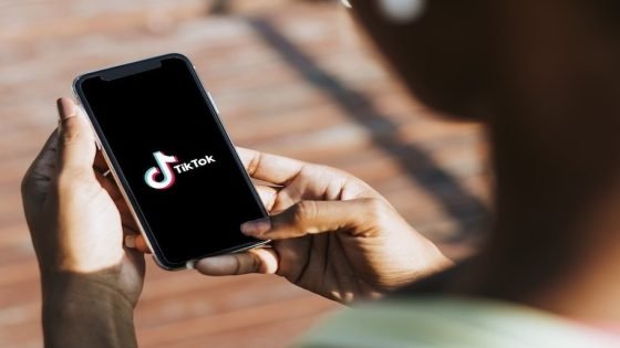 مشروع قانون يهدد بحظر تطبيق “تيك توك” بالولايات المتحدة