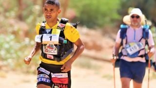 المغربي رشيد المرابطي يقترب من تحقيق لقبه العاشر بماراطون الرمال