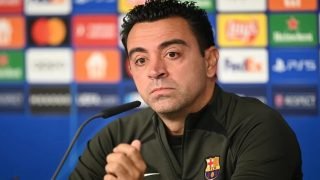 تشافي سيبقى في منصبه مدربا لبرشلونة