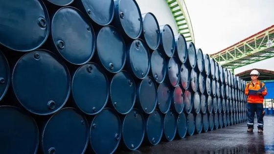 أسعار النفط ترتفع متأثرة بهبوط مخزونات الخام الأمريكية