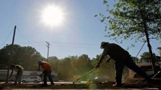 السعودية تحظر العمل تحت أشعة الشمس اعتباراً من السبت القادم