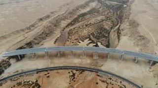 بناء أكبر جسر معلق بإفريقيا في الصحراء المغربية