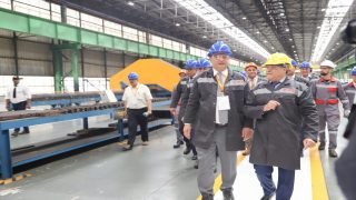 الجديدة..الوزير مزور يقوم بزيارة لمركب الحديد و الصلب بالجرف الأصفر