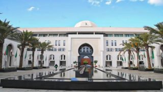 الجزائر تسحب سفيرها من فرنسا