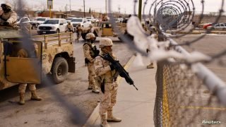 Members of the Mexican Army arrive at Cereso number 3 state prison after unknown assailants entered the prison and freed several inmates, resulting in injuries and deaths, according to local media, in Ciudad Juarez, Mexico January 1, 2023. REUTERS /Jose Luis Gonzalez