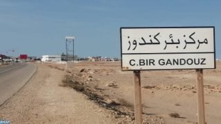 بئر كندوز..عناصر من القوات المسلحة الملكية تقدم المساعدة لـ186 مرشحا للهجرة غير النظامية ينحدرون من إفريقيا جنوب الصحراء