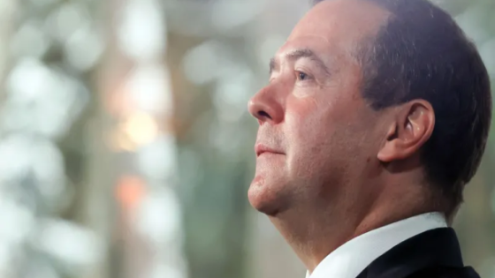 مدفيديف: الدبابات الروسية قادرة على الوصول إلى برلين