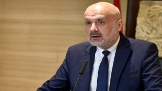 وزير داخلية لبنان : نمر بوضع خطير و ندعو الجميع لمراقبة التحركات المشبوهة