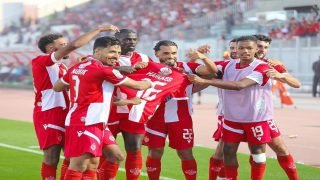 الوداد الرياضي يكتسح الدفاع الحسني الجديدي برباعية ويصعد إلى المركز الثاني