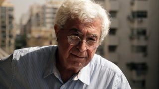 وفاة الكاتب اللبناني إلياس خوري.. أشهر رواياته «باب الشمس»