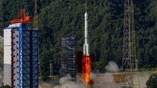 الصين تطلق قمرين اصطناعيين لنظام بيدو للملاحة