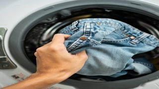طبيبة روسية توصى بغسل الجينز بعد 10 مرات من إرتدائه