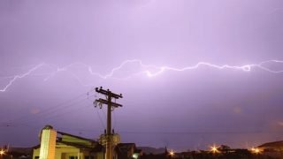 الجديدة: صعقة كهربائية تودي بحياة شاب عشريني بالشارع العام