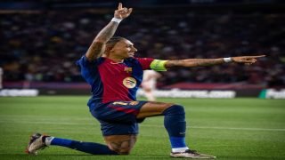 برشلونة يكتسح بايرن ميونخ برباعية في ليلة تألق رافينها